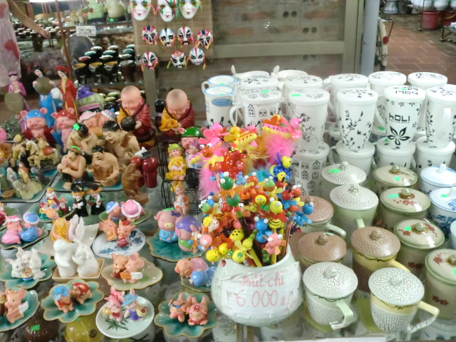 陶器市場内部